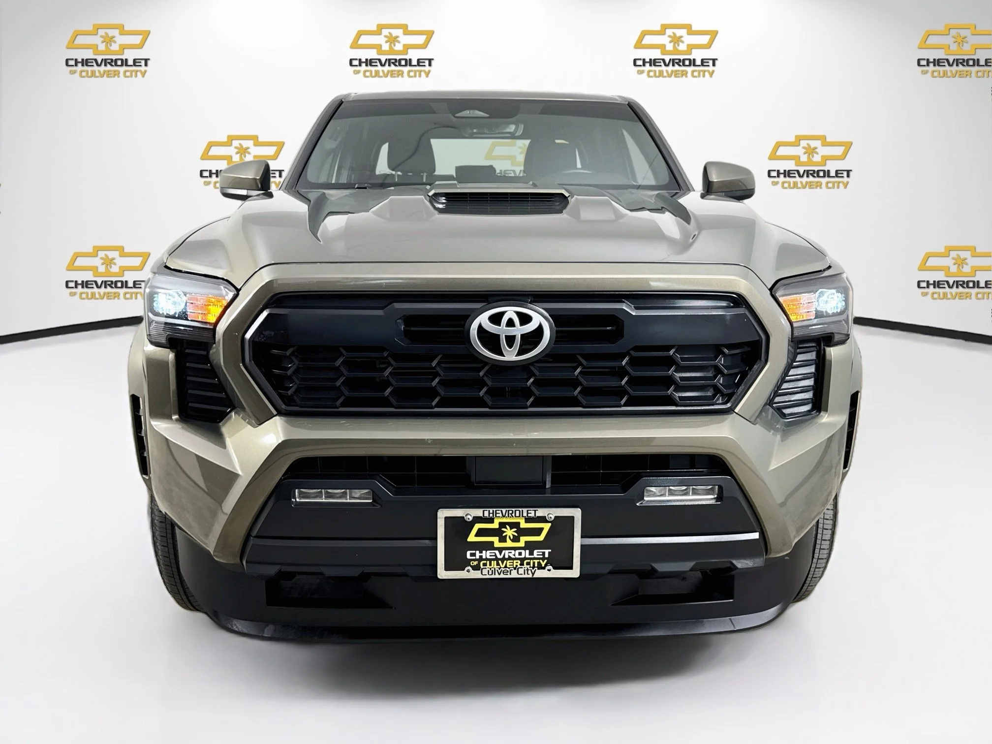 Used 2024  Toyota SR5 image 2