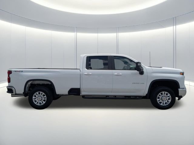Used 2025 White Chevrolet LT image 5