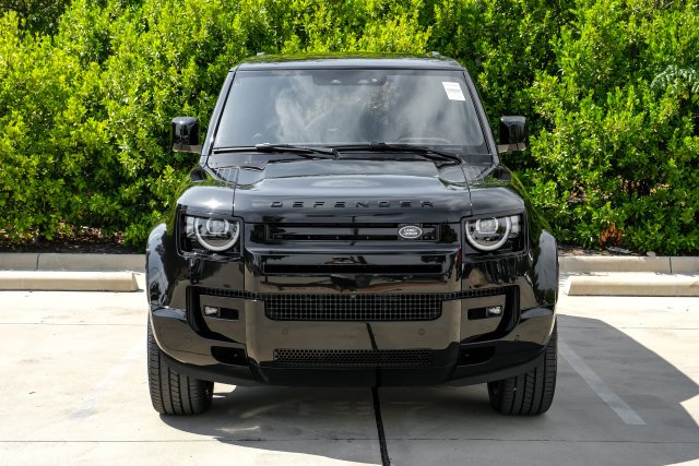 New 2026 Santorini Black Land Rover X-Dynamic SE image 6