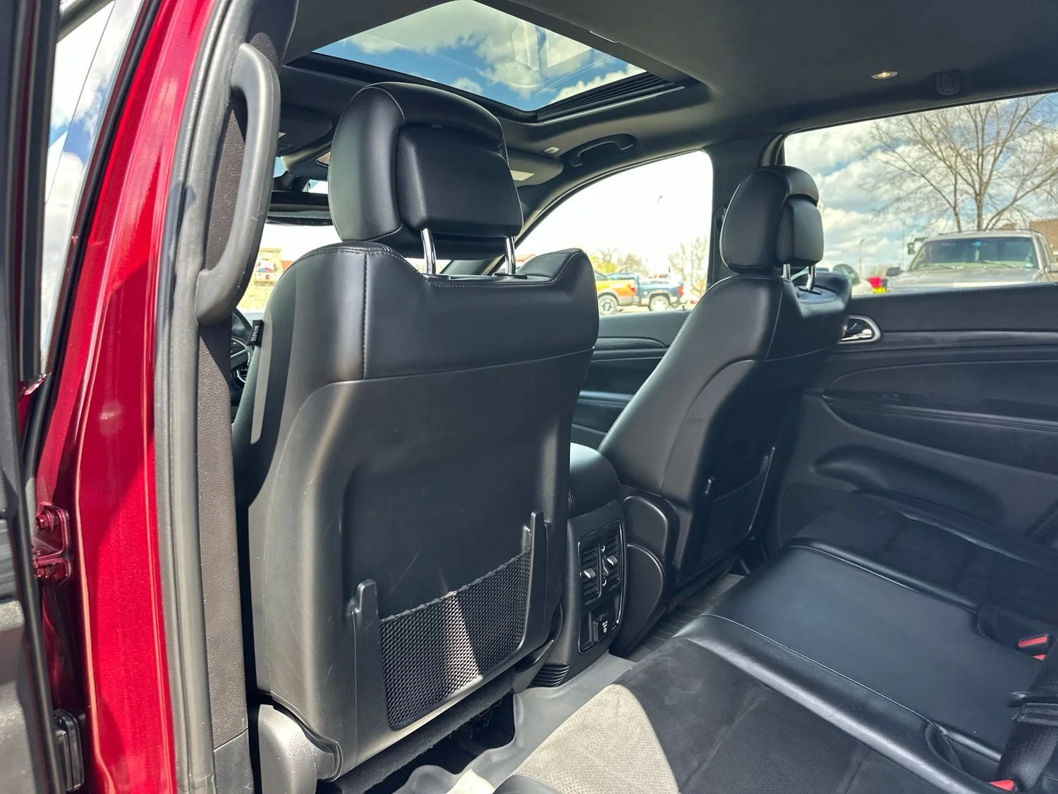 Used 2020 Red Jeep Altitude image 18