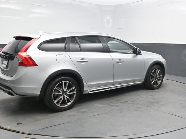 Used 2017 Silver Volvo T5 image 8