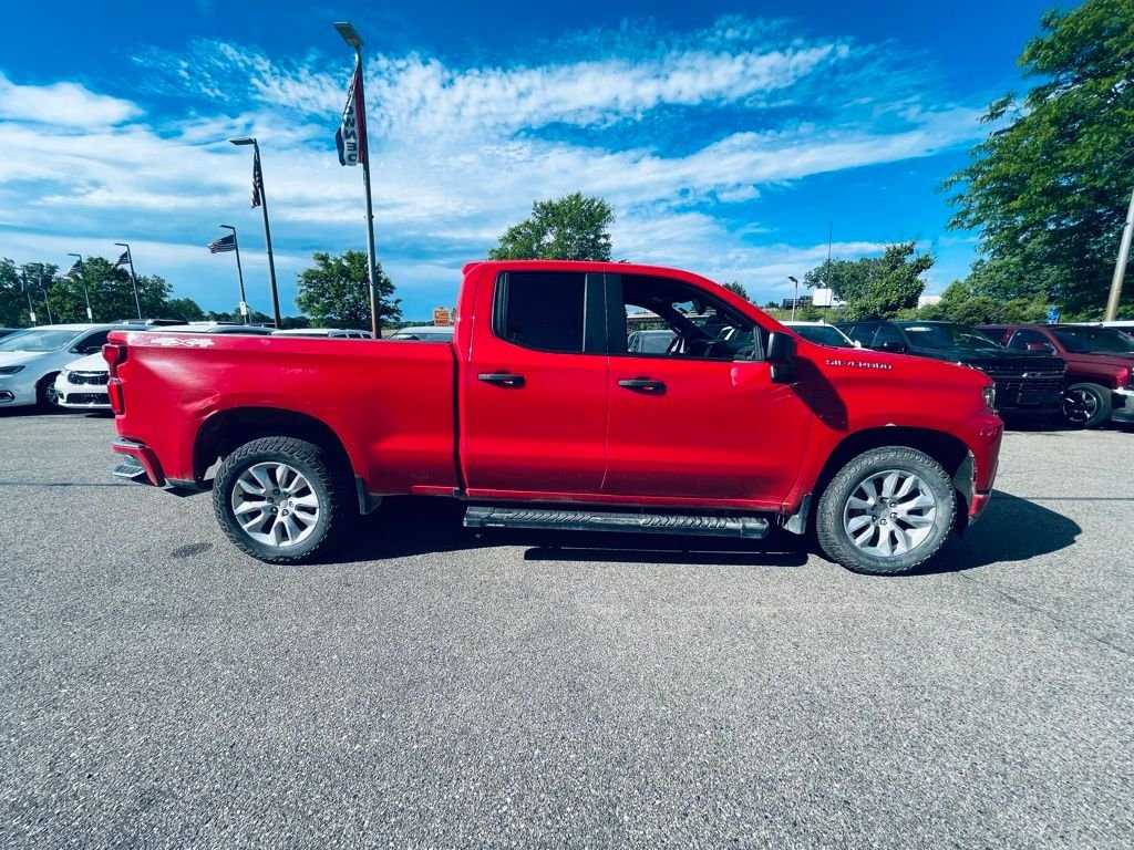 Used 2020 Red Chevrolet Custom image 7