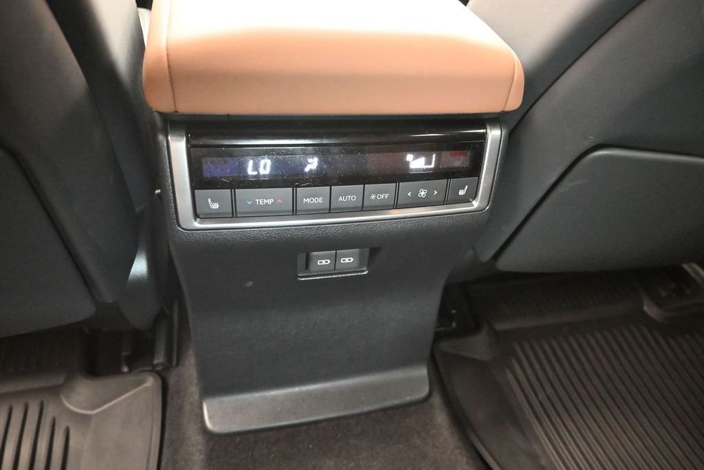 2024 Lexus GX Luxury - Photo 18