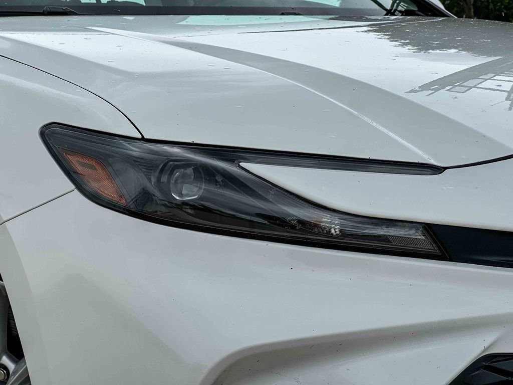 Used 2025 White Toyota LE image 10