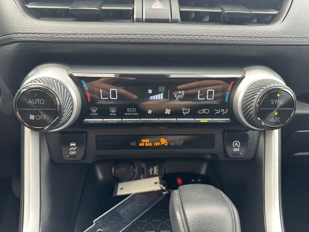 Used 2025 Silver Sky Metallic Toyota XLE image 18