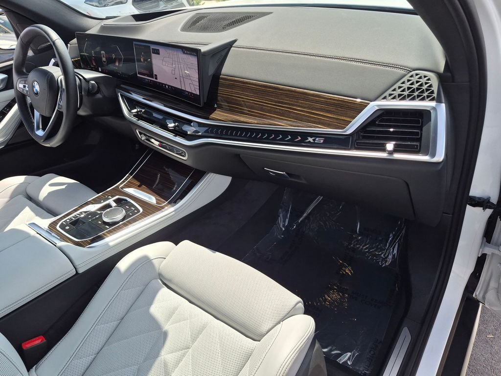 Used 2026 White BMW xDrive40i image 9