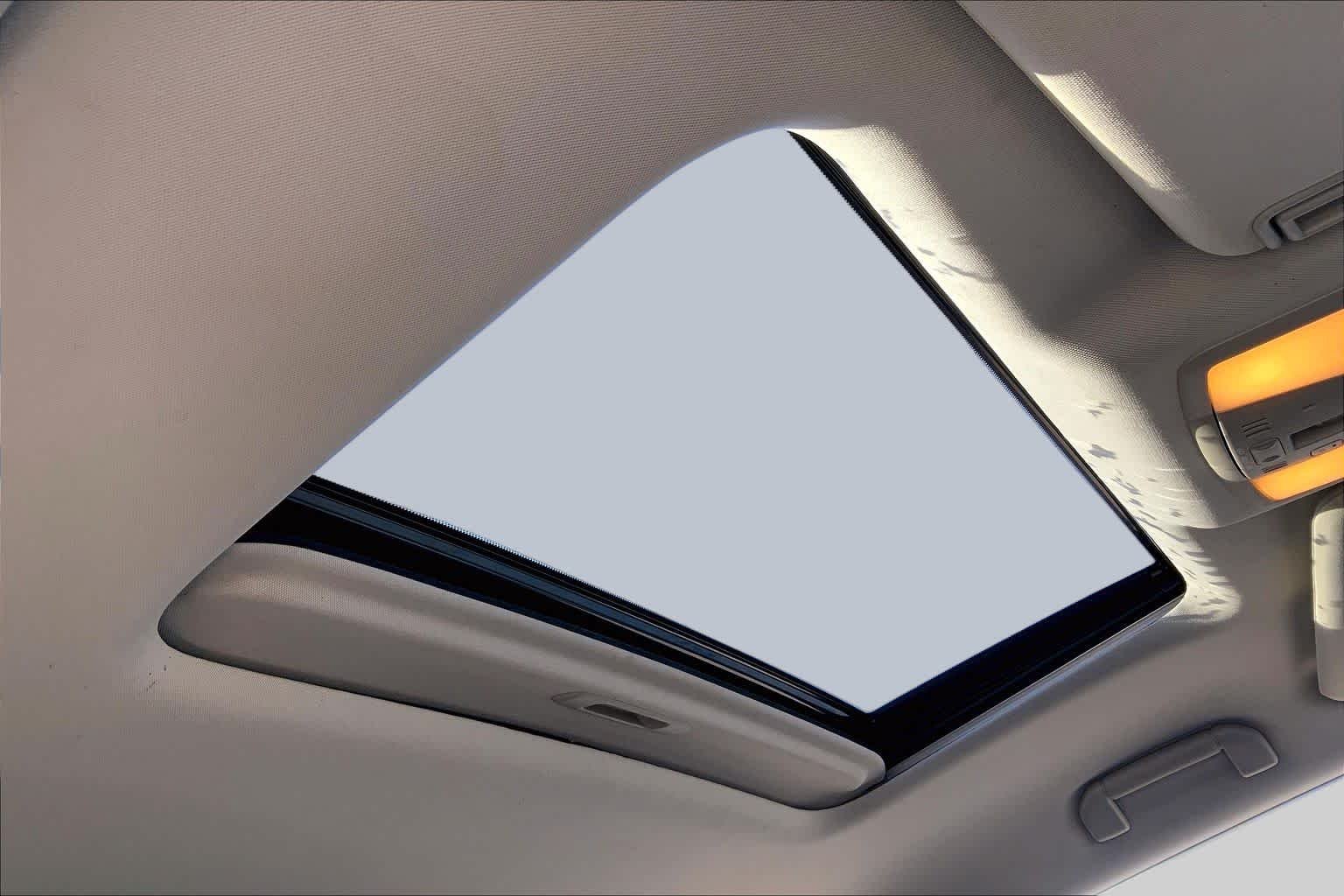 Used 2018 Super Black Nissan SL image 14