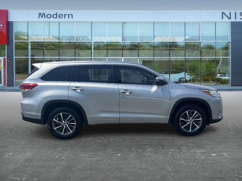 Used 2018 Celestial Silver Metallic Toyota XLE image 4