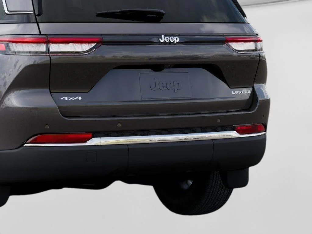 New 2026 Baltic Gray Metallic Clear-Coat Exterior Paint Jeep Laredo X image 13