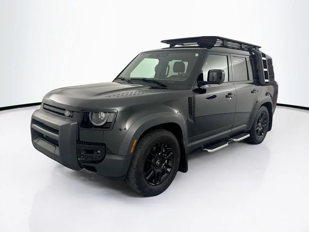 2023 Land Rover Defender SE