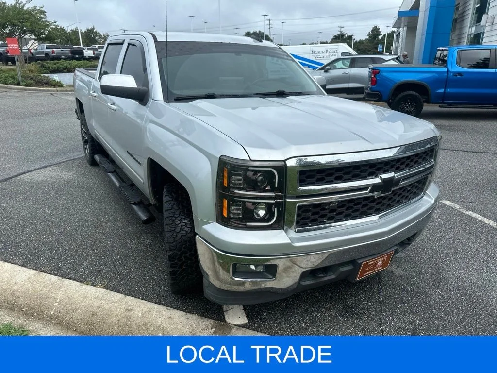 Used 2015 Silver Chevrolet LT image 2