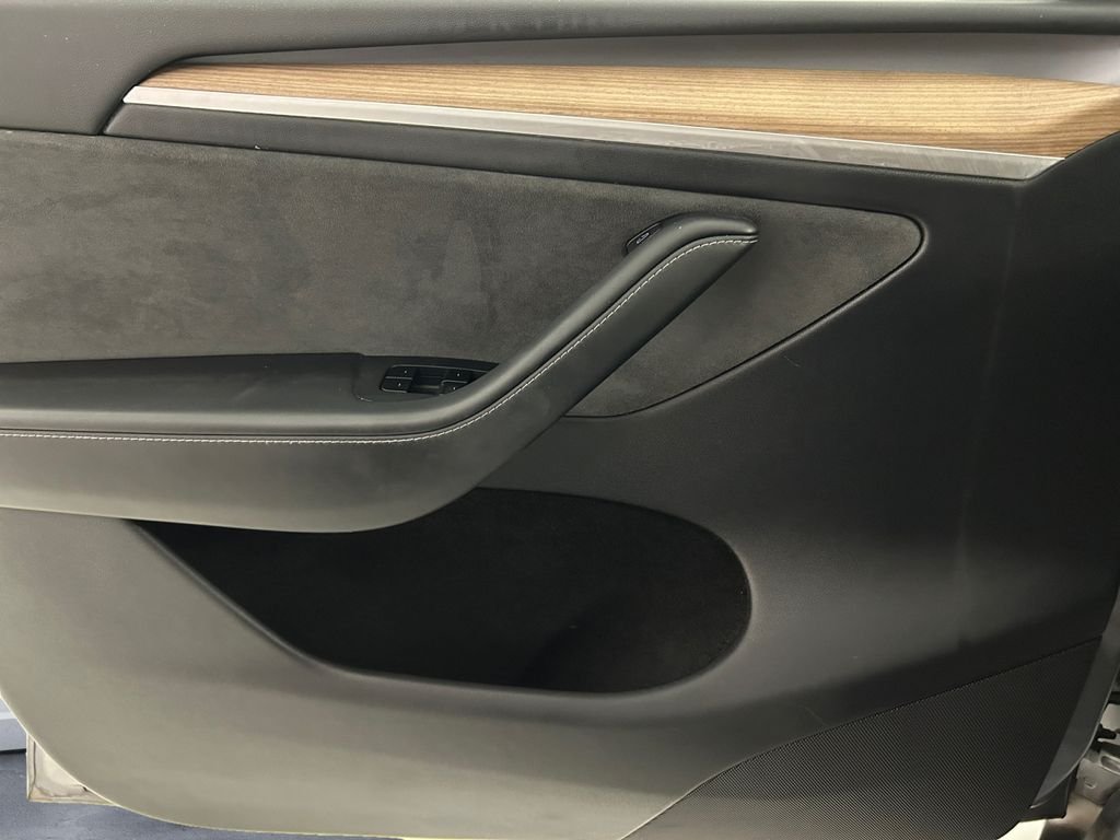 Used 2025  Tesla Long Range image 12