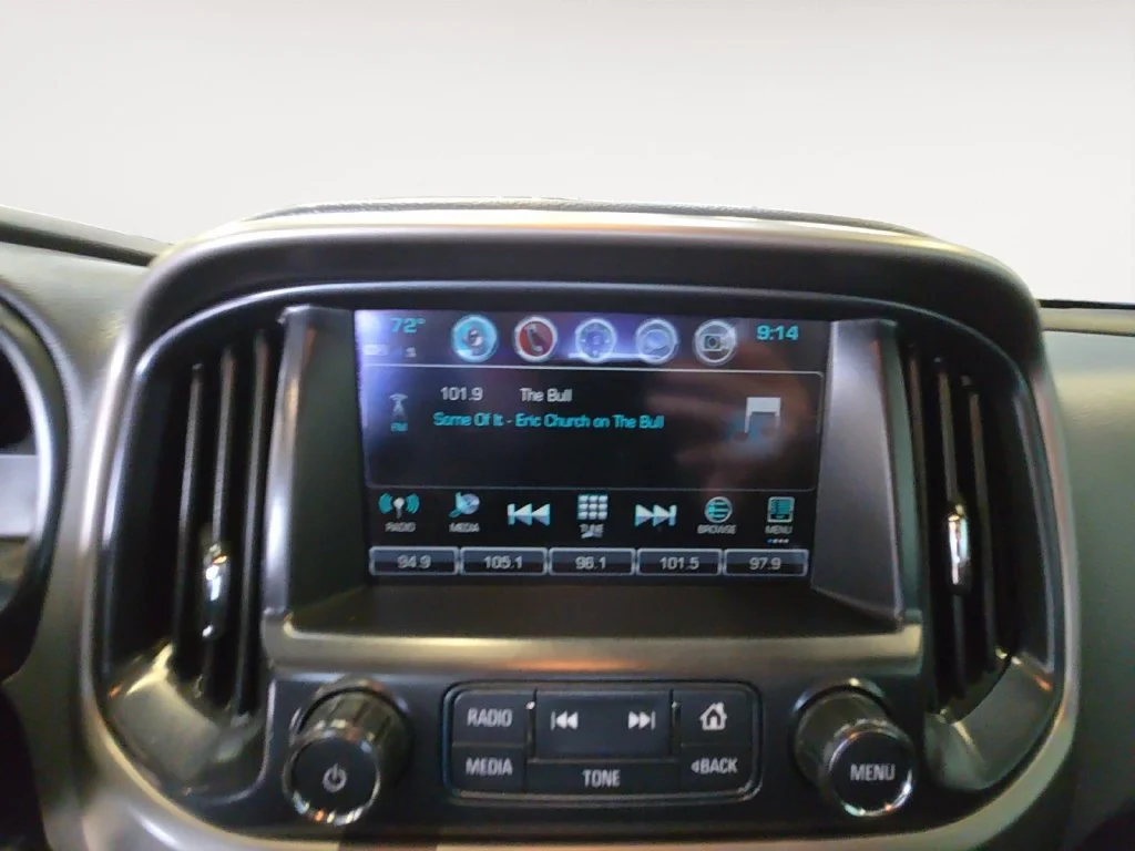 Used 2018 SUMMIT WHITE Chevrolet 4WD Z71 image 21