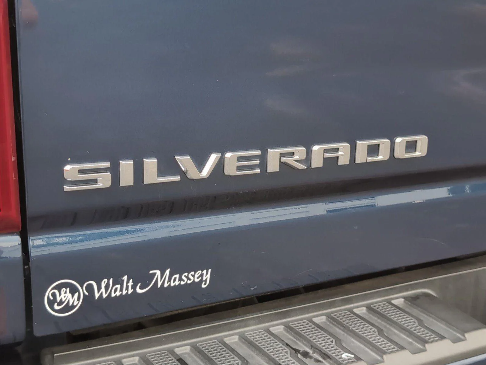 Used 2022 Northsky Blue Metallic Chevrolet High Country image 10