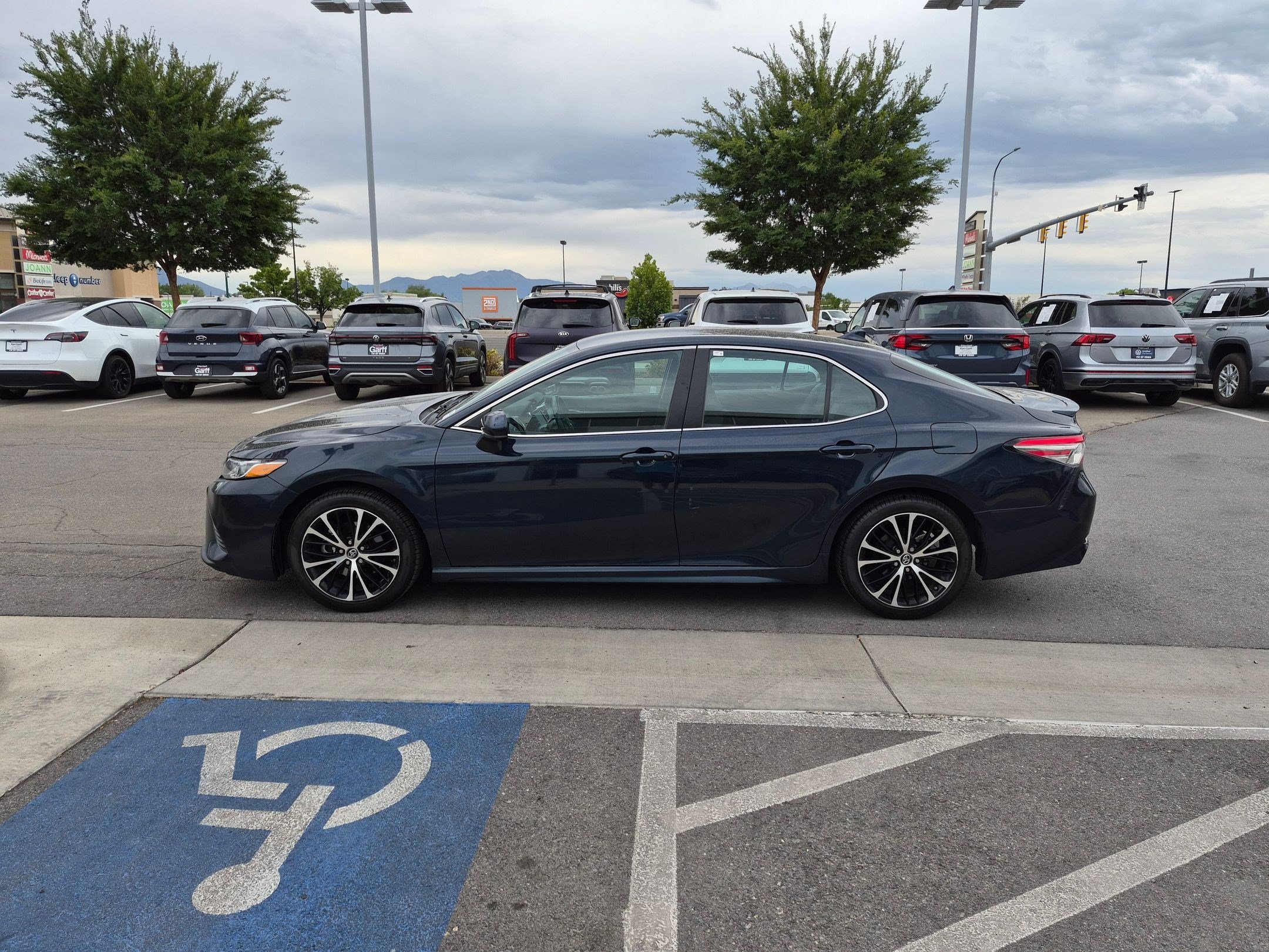 Used 2019 Galactic Aqua Mica Toyota SE image 6