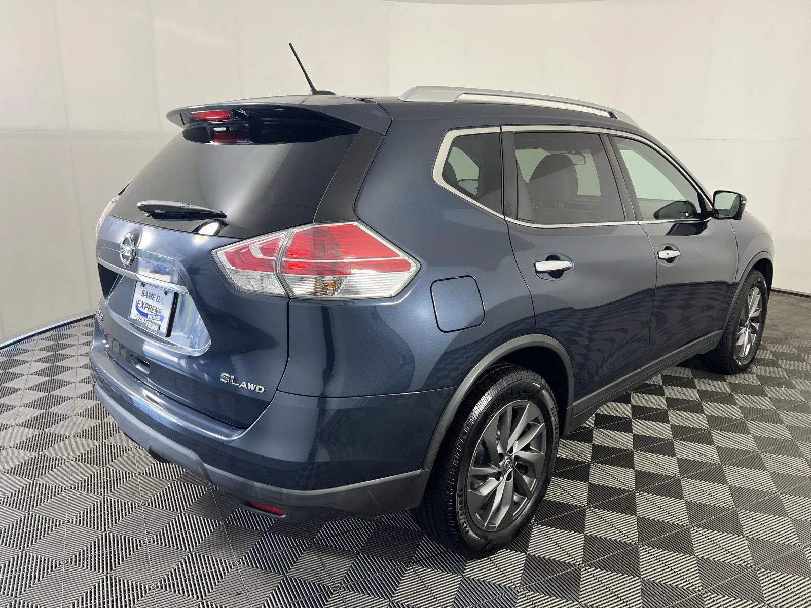Used 2016  Nissan SL image 32