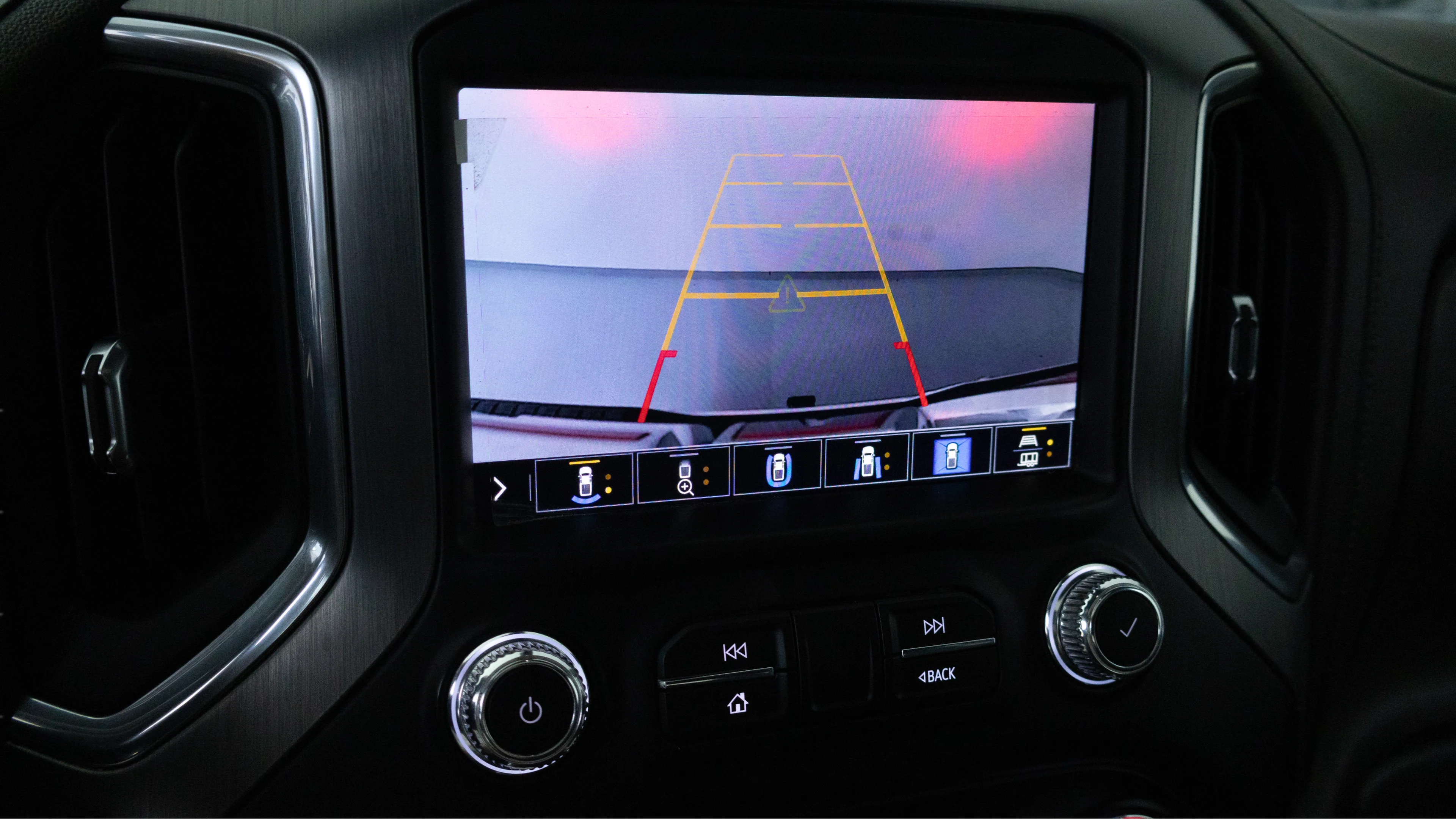 Used 2021 White Frost Tricoat GMC Denali image 16