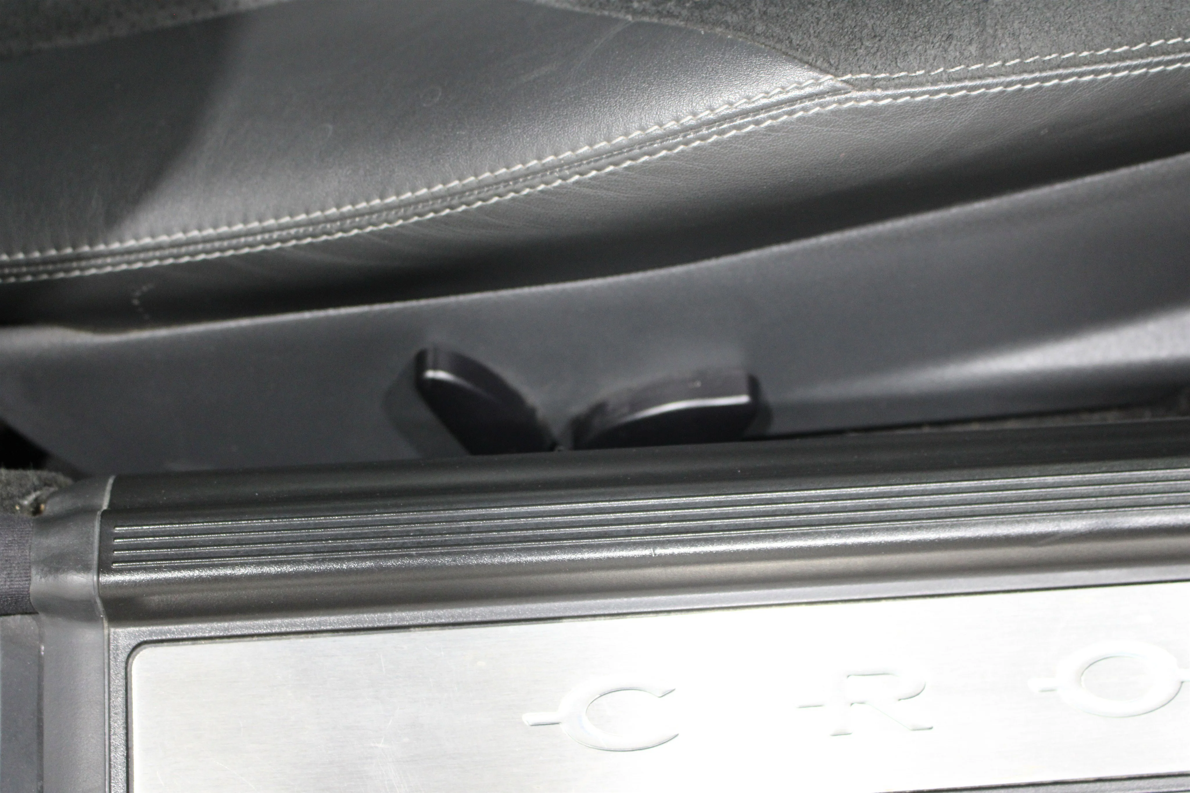 Used 2005 Black Chrysler SRT6 image 17