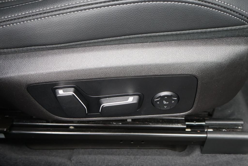 Used 2024  BMW xDrive30i image 46