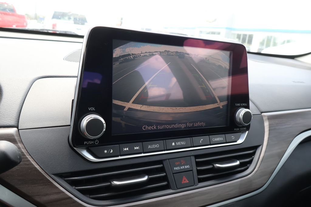 Used 2025 Gray Nissan SV FWD image 21