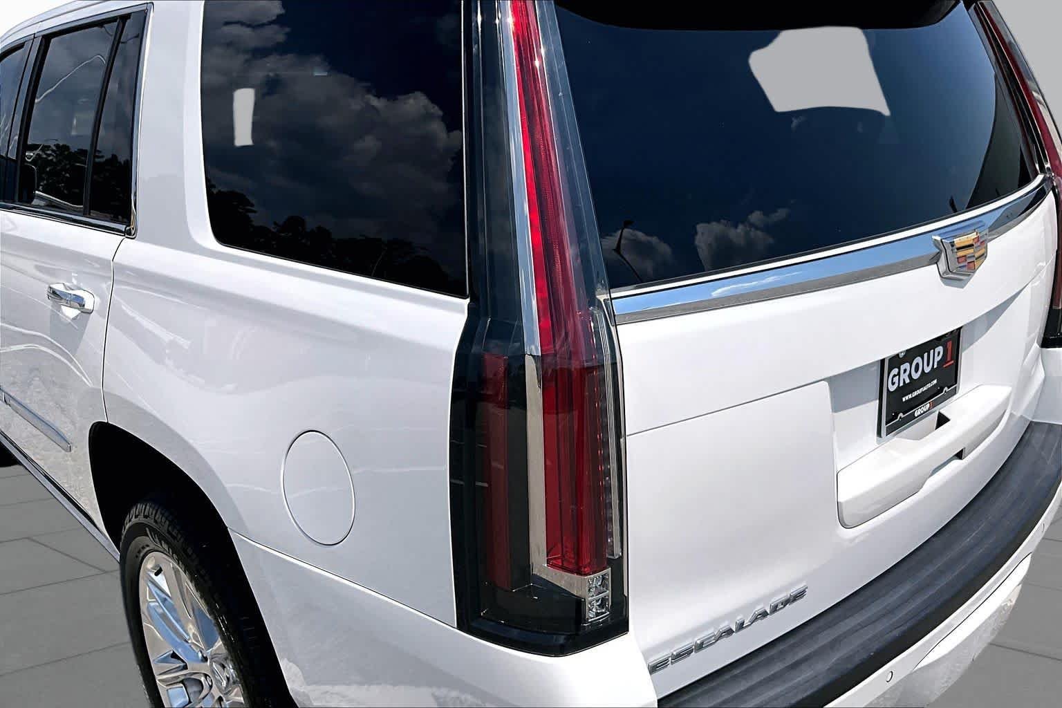 Used 2020 Crystal White Tricoat Cadillac Platinum image 29