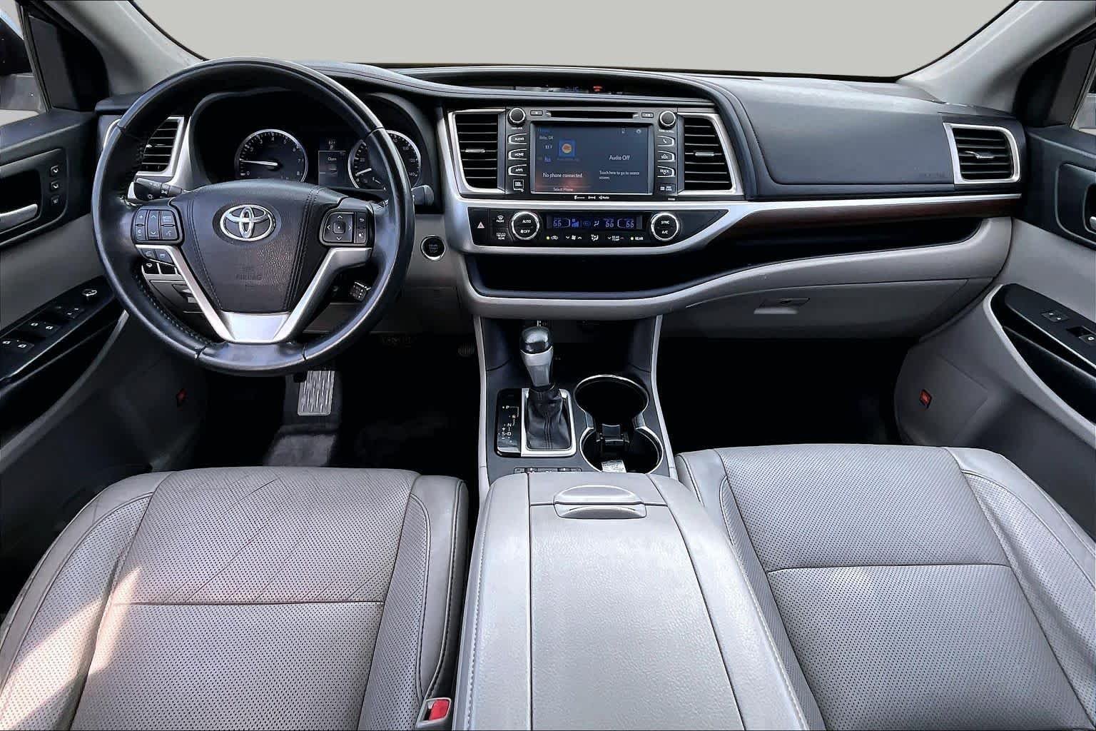 Used 2016 Blizzard Pearl Toyota Limited image 15