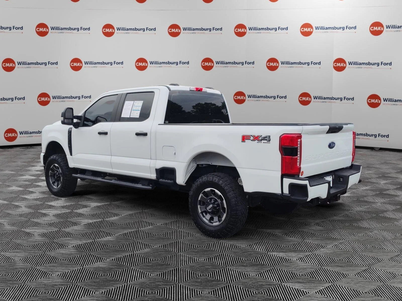 Used 2024 Oxford White Ford XL image 3