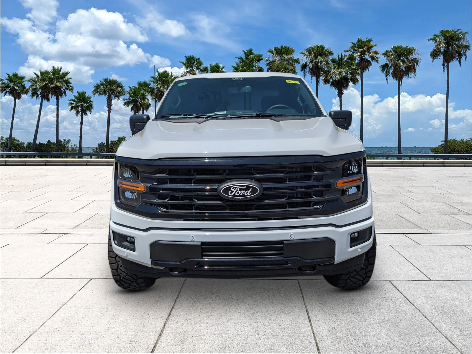 New 2026 Oxford White Ford XLT image 2