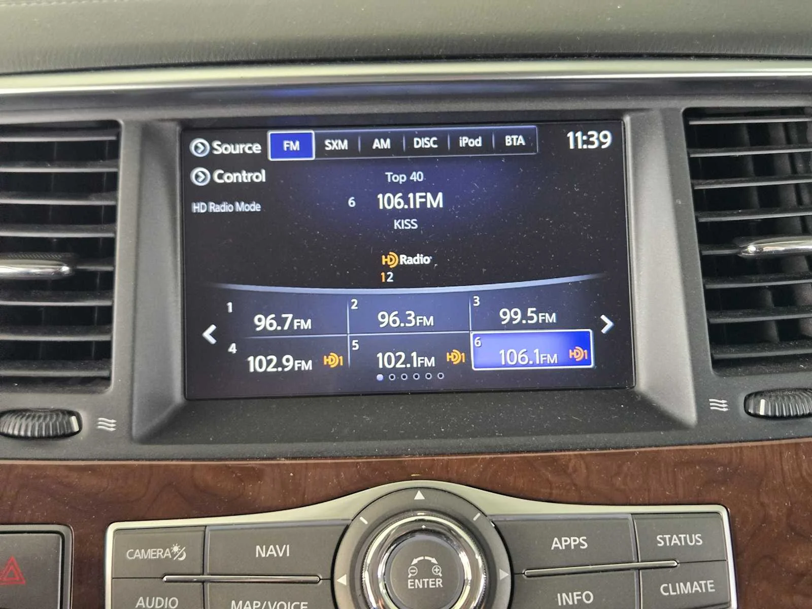 Used 2018 Champagne Quartz INFINITI  image 15