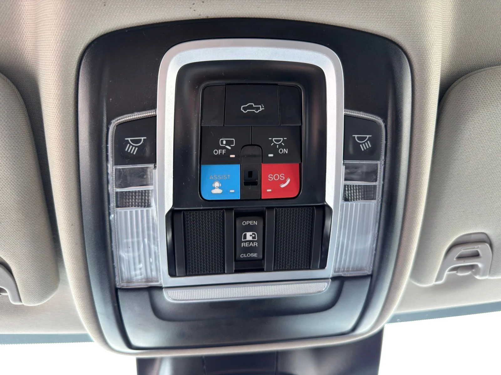 Used 2024 Silver Ram Laramie image 28