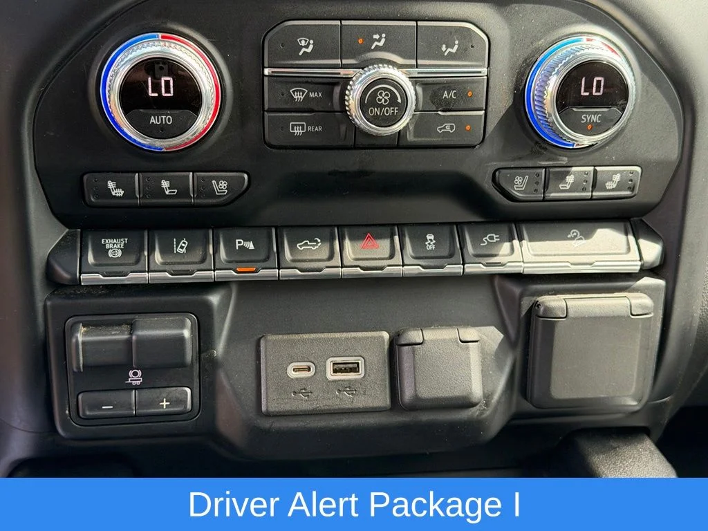 Used 2020 White GMC AT4 image 13