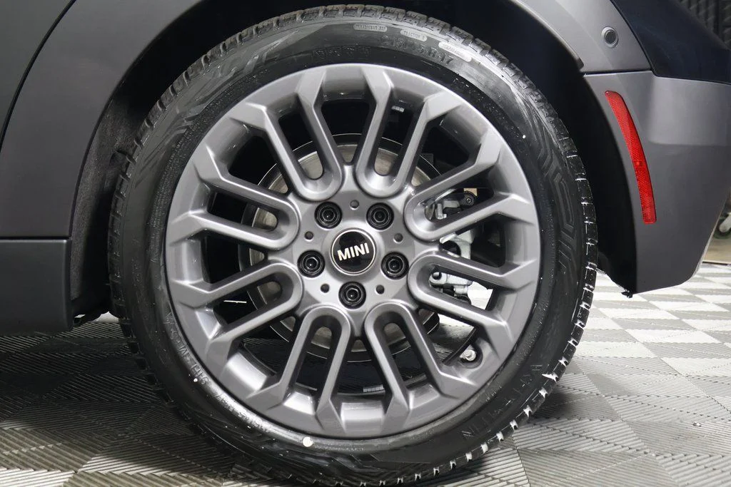 New 2026 Midnight Black MINI Signature Plus image 9