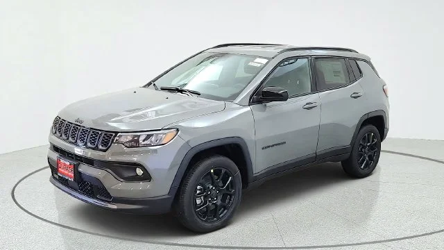 New 2027 Sting-Gray Clear-Coat Paint Jeep Latitude image 4