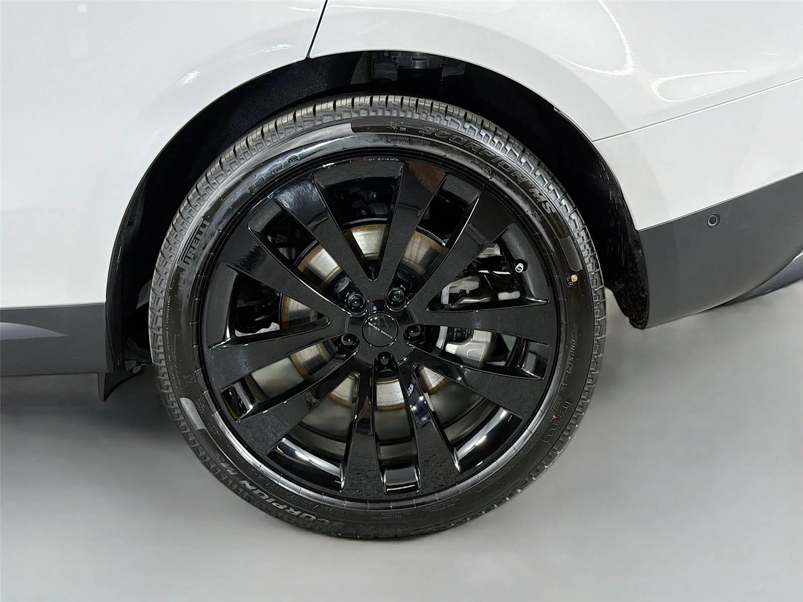 New 2026 Borasco Grey LAND ROVER SE image 28