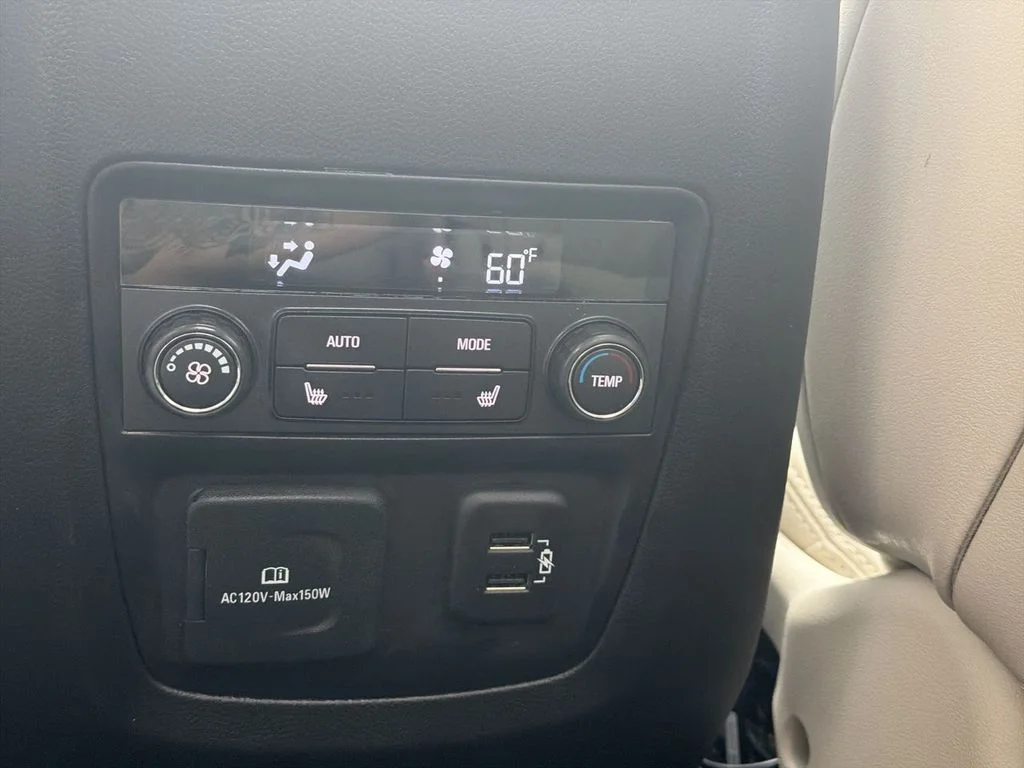 Used 2023 White Buick Avenir image 22