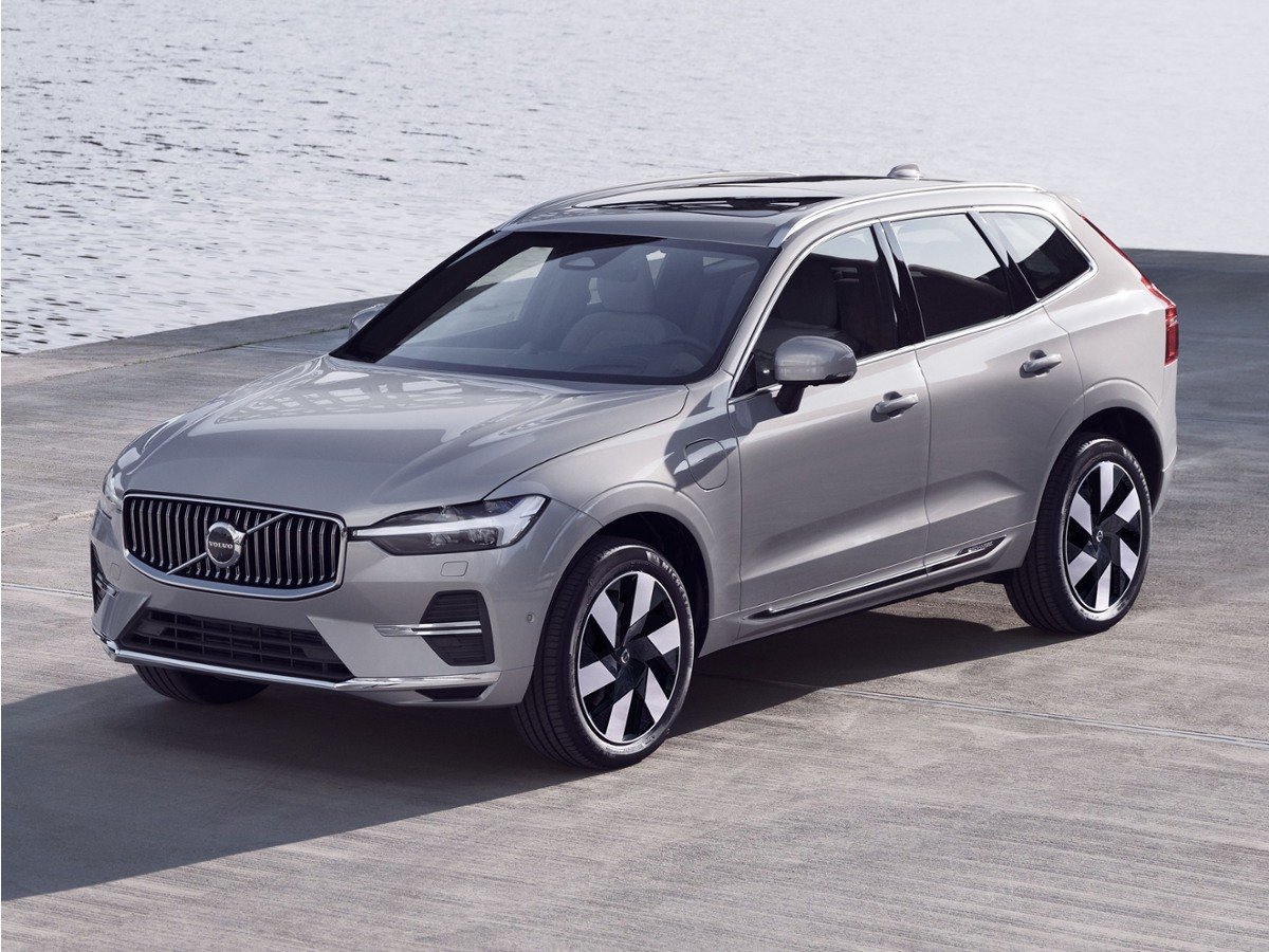 2023 Volvo XC60 T8 Ultimate Bright Theme AWD's photo