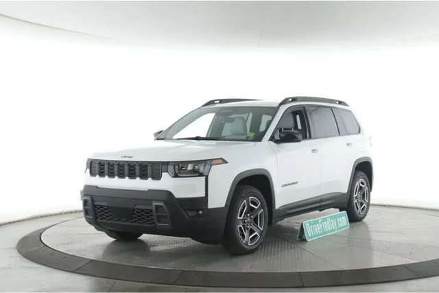 New 2026 Bright White Clear-Coat Exterior Paint Jeep Limited image 10