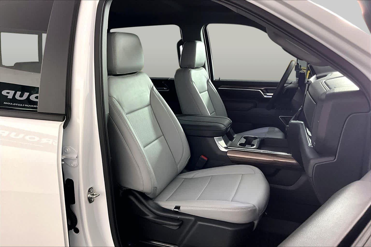 Used 2026 Summit White Chevrolet LT image 9