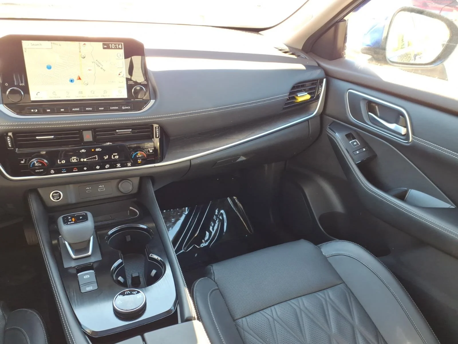 Used 2023 Caspian Blue Metallic Nissan Platinum image 15