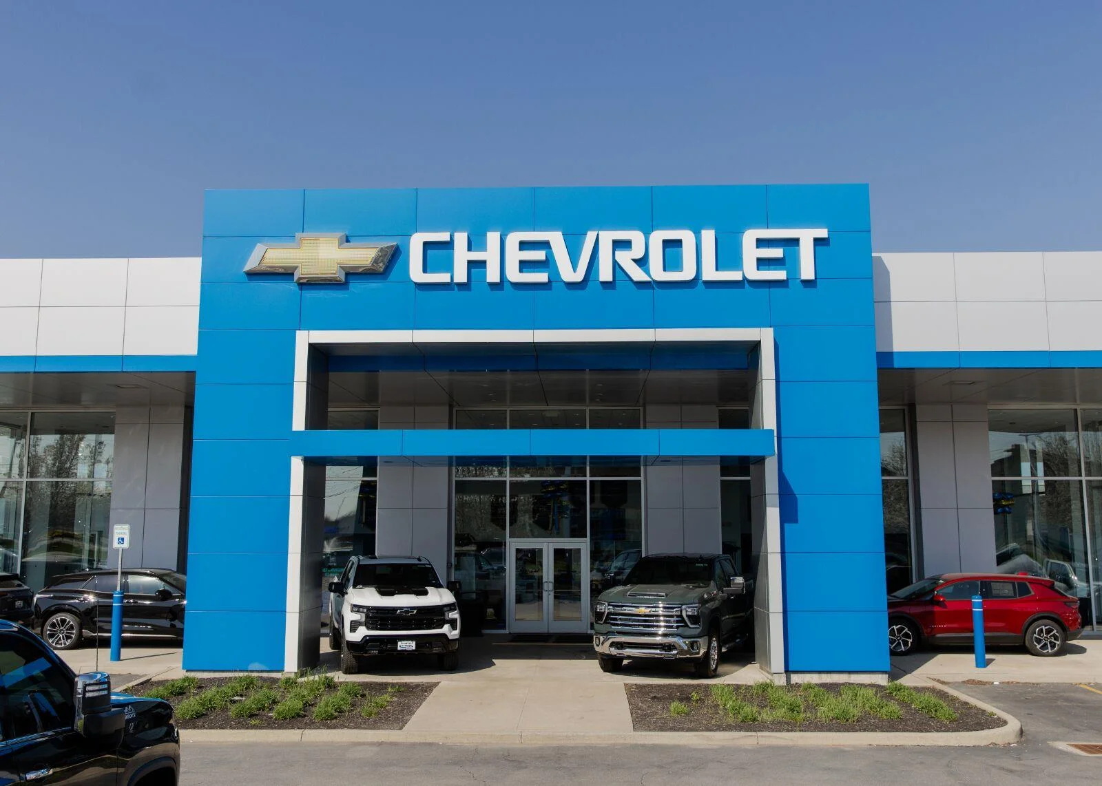 Used 2022 Summit White Chevrolet Z71 image 8