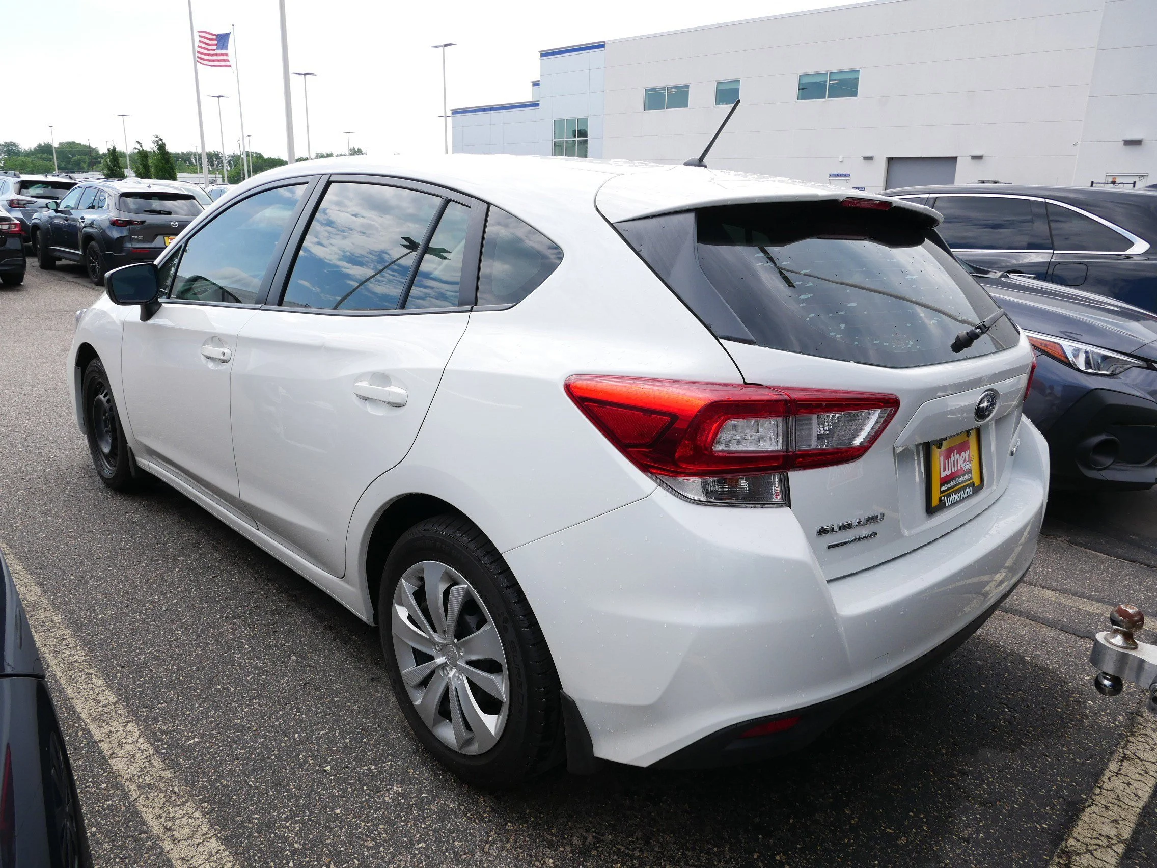 Used 2019 Crystal White Pearl Subaru WGN 2.0I CVT image 4