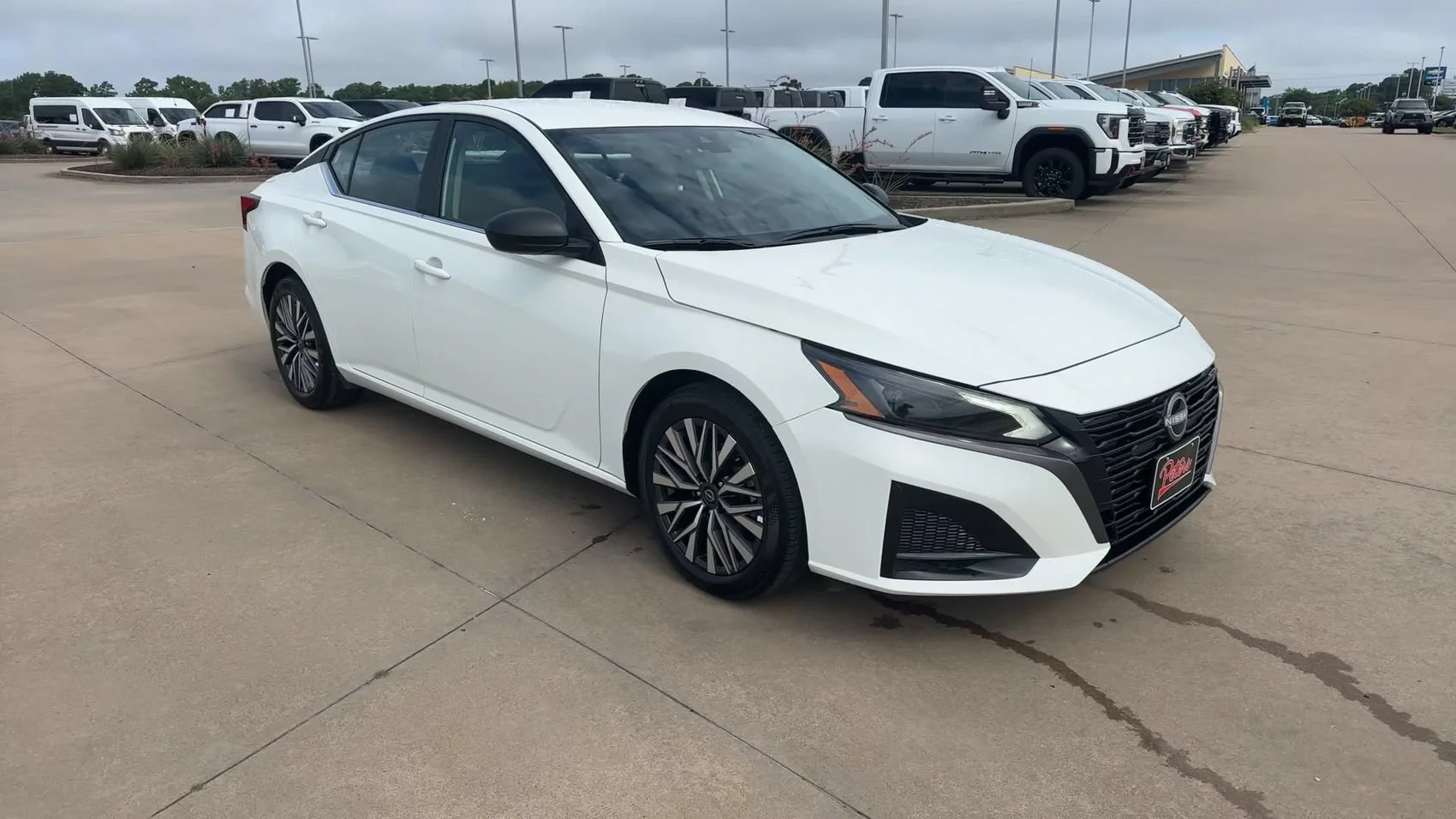 Used 2026 Glacier White Nissan SV image 3