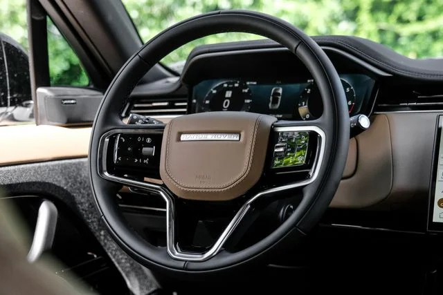 New 2026  Land Rover SE image 19