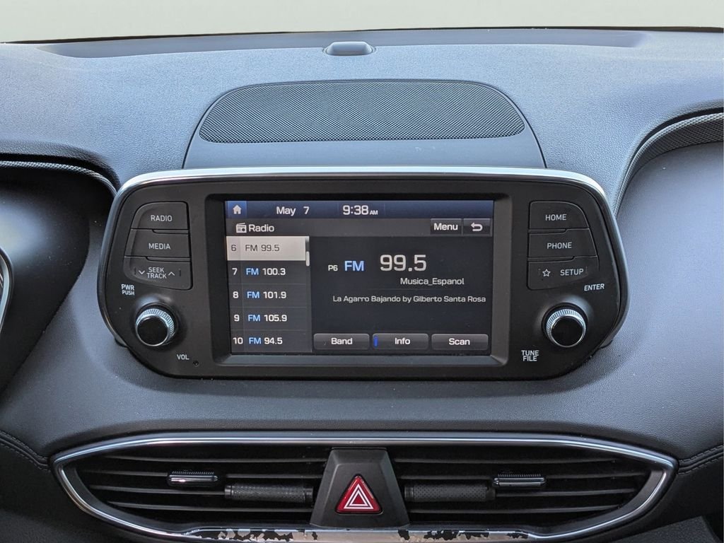 Used 2020 Green Hyundai SE image 16
