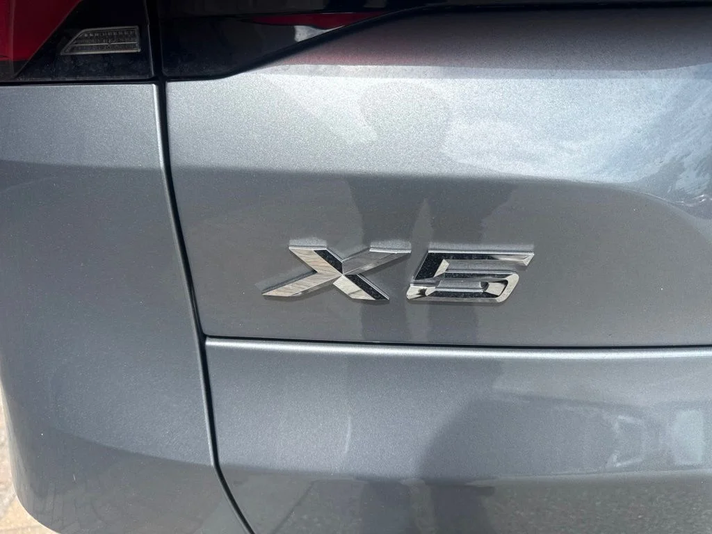 Used 2024 Gray BMW sDrive40i image 5