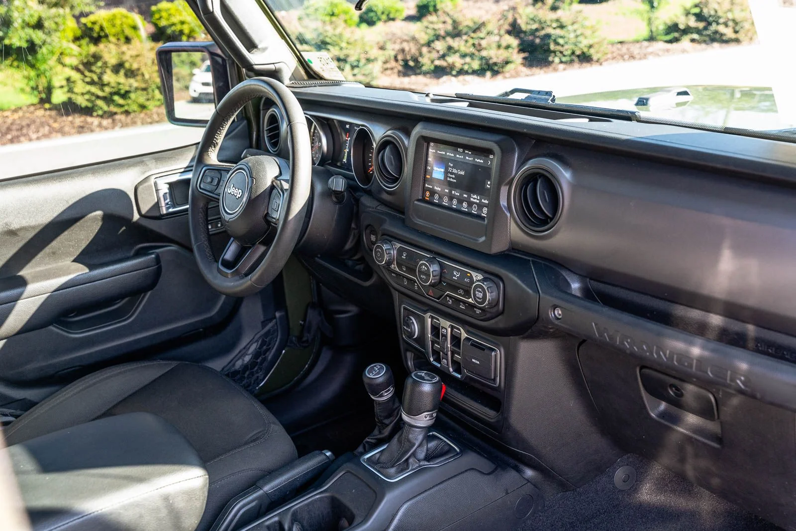 Used 2023 Green Jeep Sport S image 12
