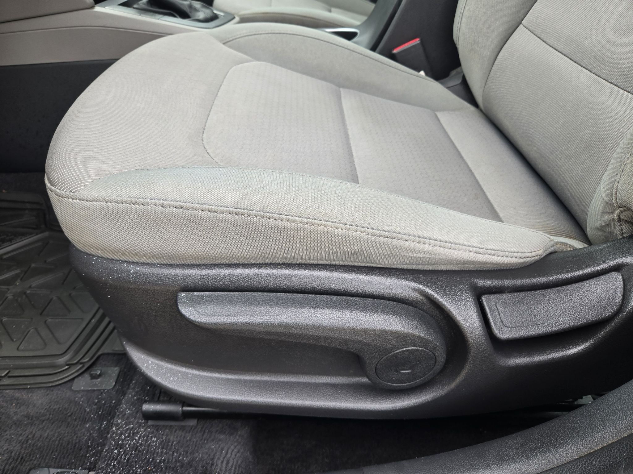 Used 2017 Black Noir Pearl Hyundai SE image 23