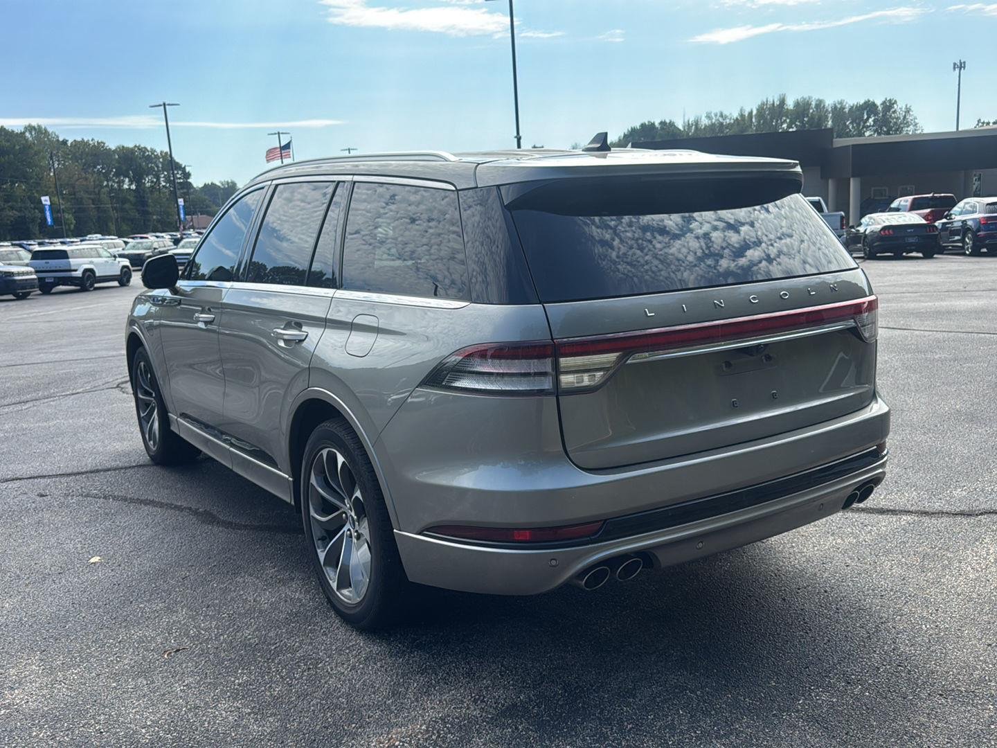 Used 2023 Jewel Sandstone Metallic Premium Colorant Lincoln Grand Touring image 5