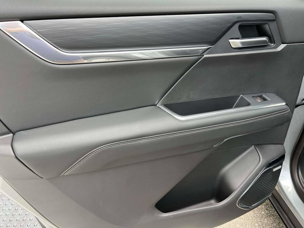 New 2026 Sterling Metallic GMC Elevation image 15