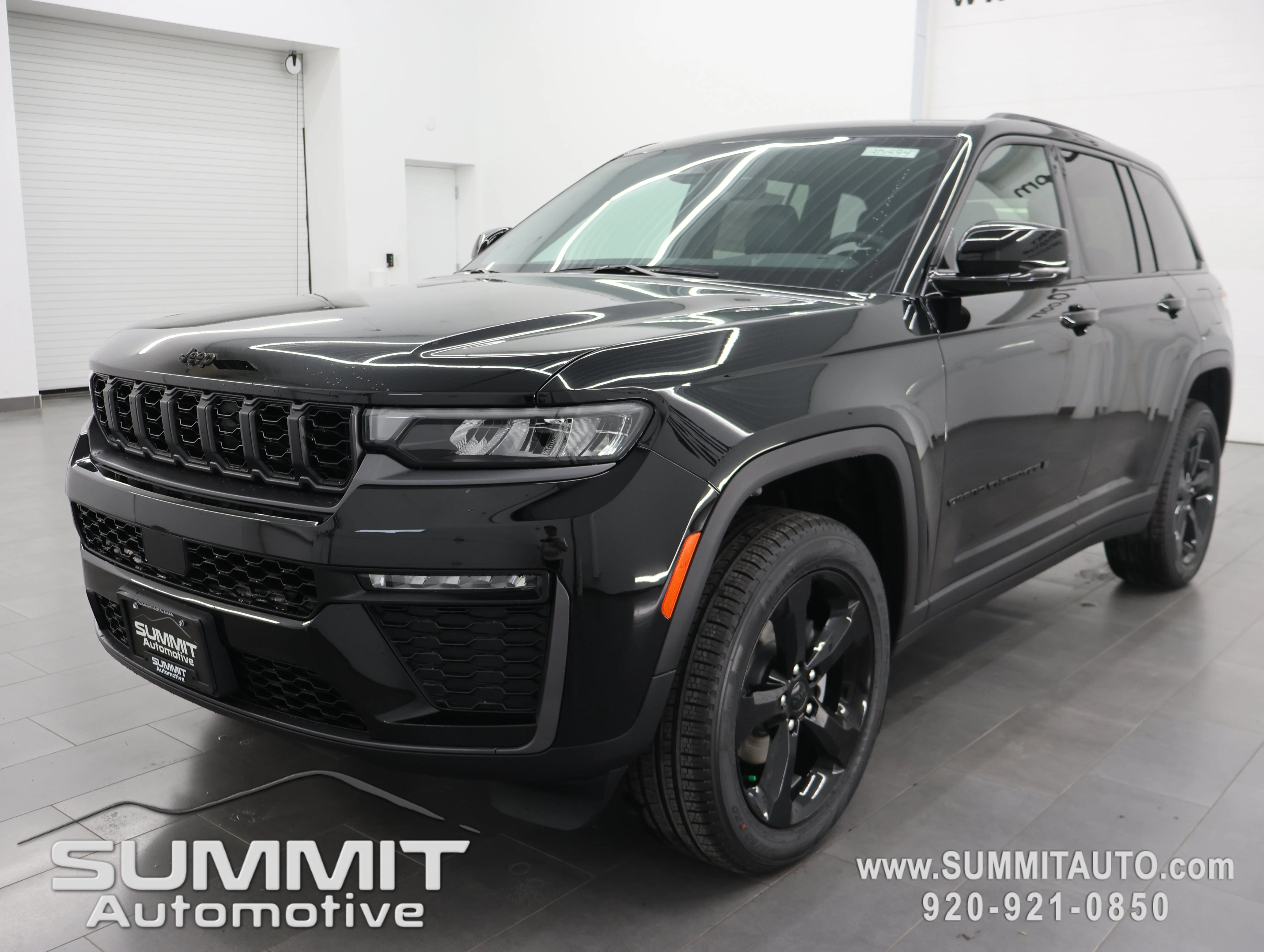 New 2026 Diamond Black Crystal Pearlcoat Jeep Limited image 7